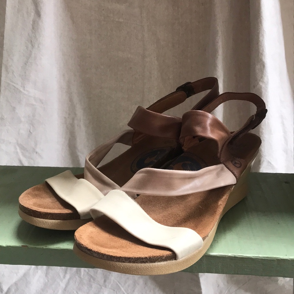 Wanda Panda soft leather wedge sandals EUC